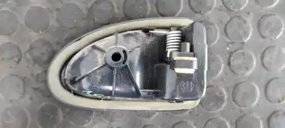 Автозапчасти б/у левая задняя внутренняя ручка за renault clio ii fase ii (b/cb0) authentique ссылки oem iam 7700423887  