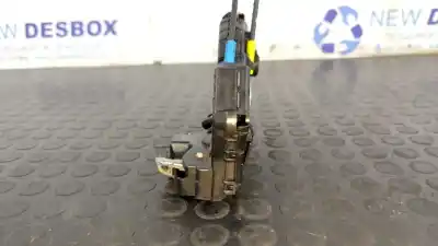 Peça sobressalente para automóvel em segunda mão fechadura da porta dianteira direita por toyota auris luna+ referências oem iam a046693  