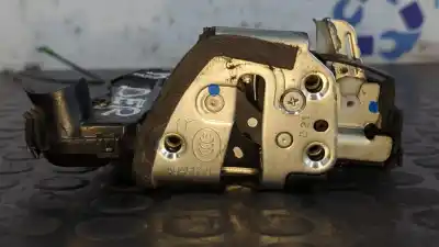 Peça sobressalente para automóvel em segunda mão fechadura da porta dianteira direita por toyota auris luna+ referências oem iam a046693  