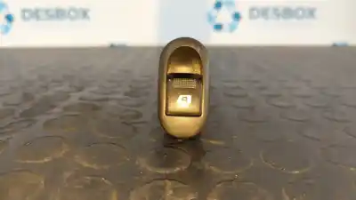 Peça sobressalente para automóvel em segunda mão Botão / Interruptor Elevador Vidro Dianteiro Direito por CITROEN C3 1.4 HDi Cool Referências OEM IAM 96401469XT  