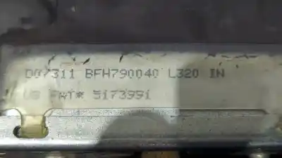 Автозапчасти б/у дверной фиксатор за land rover range rover (lm) 3.6 td v8 ссылки oem iam bfh790040  