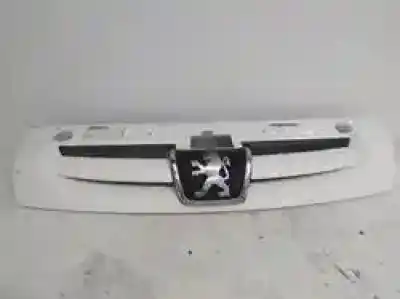 Автозапчасти б/у передняя решетка за peugeot partner (s2) wjy(dw8) ссылки oem iam 