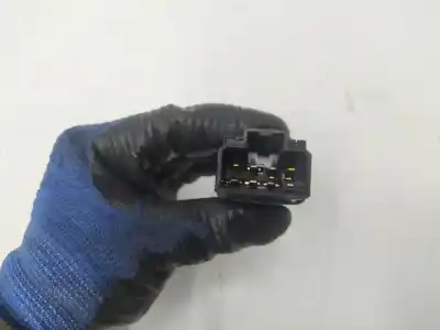 Second-hand car spare part hazard warning lights for nissan micra ii (k11) 1.3 i 16v oem iam references   