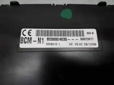 Peça sobressalente para automóvel em segunda mão caixa de fusíveis e relés por renault kangoo furgón confort referências oem iam 8200924035  