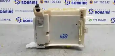 Pièce détachée automobile d'occasion BOÎTES À FUSIBLES pour TOYOTA YARIS  Références OEM IAM 8273052K40  