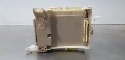 Pièce détachée automobile d'occasion BOÎTES À FUSIBLES pour TOYOTA YARIS  Références OEM IAM 8273052K40  
