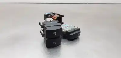 Pièce détachée automobile d'occasion COMMANDE DE LÈVE VITRE AVANT GAUCHE pour RENAULT SCENIC II  Références OEM IAM 8200315042  