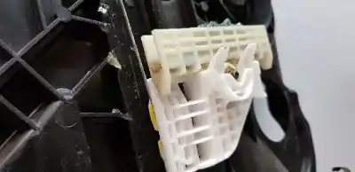 Peça sobressalente para automóvel em segunda mão elevador de vidros dianteiro direito por kia ceed business referências oem iam 82481j7000  