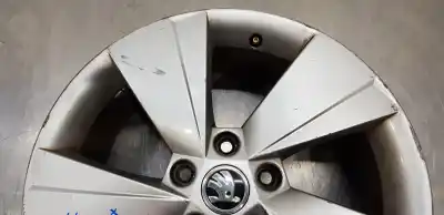 Peça sobressalente para automóvel em segunda mão jante por skoda rapid active referências oem iam 3v0601025aj  