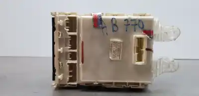 Peça sobressalente para automóvel em segunda mão caixa de fusíveis e relés por toyota auris active referências oem iam 8273002300  