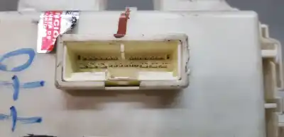 Peça sobressalente para automóvel em segunda mão caixa de fusíveis e relés por toyota auris active referências oem iam 8273002300  