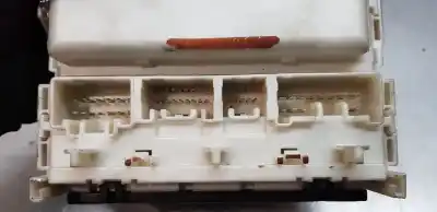 Peça sobressalente para automóvel em segunda mão caixa de fusíveis e relés por toyota auris active referências oem iam 8273002300  