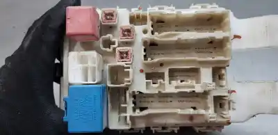 Peça sobressalente para automóvel em segunda mão caixa de fusíveis e relés por toyota auris active referências oem iam 8273002300  