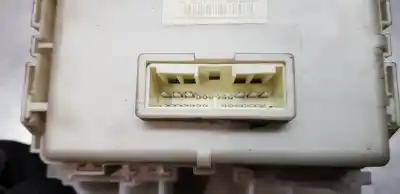 Peça sobressalente para automóvel em segunda mão caixa de fusíveis e relés por toyota auris luna+ referências oem iam 8273002150  