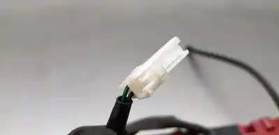 Second-hand car spare part central brake light for kia carens ( ) basic oem iam references 92700a4000  