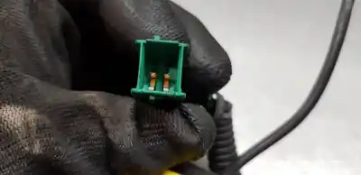 Peça sobressalente para automóvel em segunda mão pré-tensor de airbag esquerdo por opel combo familiar referências oem iam 9201086  9114885