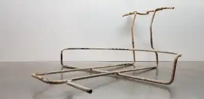 Peça sobressalente para automóvel em segunda mão suporte de roda suplente por opel combo familiar referências oem iam 13146629