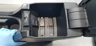 Pezzo di ricambio per auto di seconda mano bracciolo centrale per toyota corolla (e21) hybrid active riferimenti oem iam 5890502g20c0  5891002c00c0