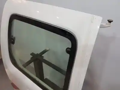 Автозапчастина б/у праві бічні розсувні двері для renault kangoo dynamique посилання на oem iam 821007601r  