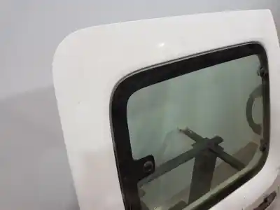 Автозапчастина б/у праві бічні розсувні двері для renault kangoo dynamique посилання на oem iam 821007601r  