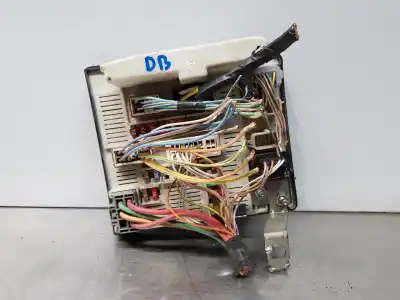 Second-hand car spare part fuse box unit for renault scenic ii authentique oem iam references 8200481863