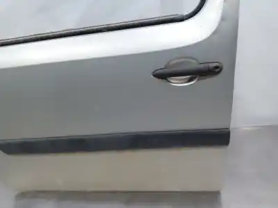 Peça sobressalente para automóvel em segunda mão porta da frente esquerda por renault kangoo combi referências oem iam 801015880r  