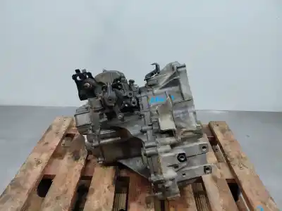 Second-hand car spare part gearbox for toyota corolla (_e12_) 1.4 d (nde120_) oem iam references 3030012a00  