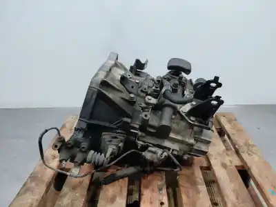 Second-hand car spare part gearbox for toyota corolla (_e12_) 1.4 d (nde120_) oem iam references 3030012a00  