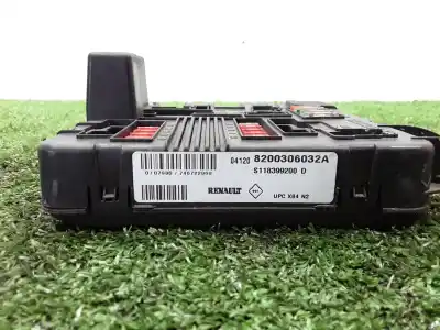Peça sobressalente para automóvel em segunda mão caixa de fusíveis e relés por renault scénic ii (jm0/1_) 1.6 (jm0c jm0j jm1b) referências oem iam 8200306032a  