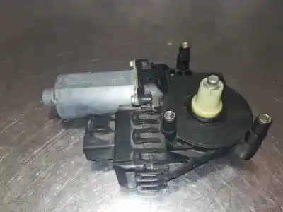 Pièce détachée automobile d'occasion MOTEUR LÈVE VITRE AVANT DROIT pour AUDI A3 (8L)  Références OEM IAM 130821774  