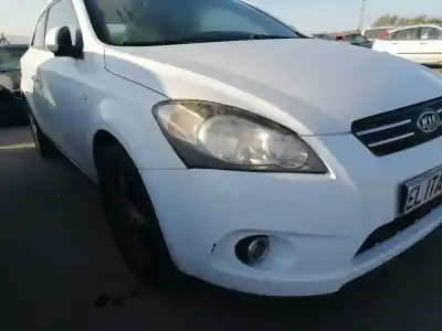 Recambio de automóvil de segunda mano de ALETA DELANTERA DERECHA para KIA CEE´D  referencias OEM IAM 663211H010  