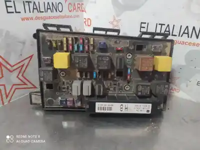 Pièce détachée automobile d'occasion boîtes à fusibles pour opel zafira b d-z19dt références oem iam 13206754