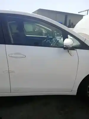 Автозапчастина б/у передні праві двері для toyota verso (aur2/zgr2) n47c16a посилання на oem iam 