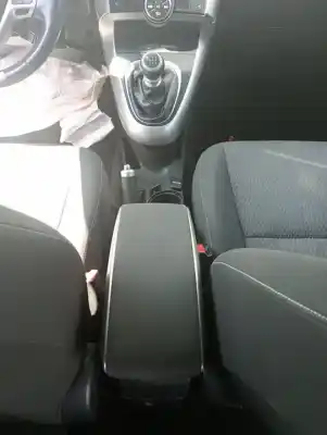 Автозапчастина б/у центральний подлокник для toyota verso (aur2/zgr2) n47c16a посилання на oem iam 
