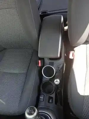 Автозапчастина б/у центральний подлокник для toyota verso (aur2/zgr2) n47c16a посилання на oem iam   