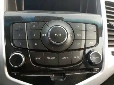 Peça sobressalente para automóvel em segunda mão sistema de áudio / rádio cd por chevrolet cruze (j300) 2.0 cdi referências oem iam 