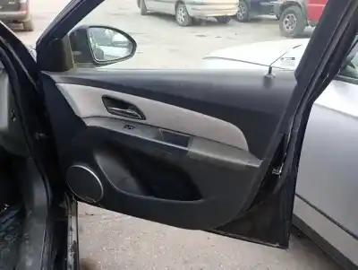 Peça sobressalente para automóvel em segunda mão forra / revestimento da porta dianteira direita por chevrolet cruze (j300) 2.0 cdi referências oem iam 