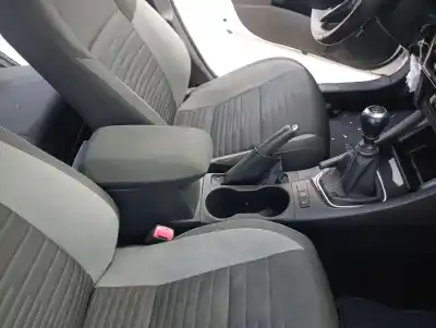 Second-hand car spare part center armrest for toyota auris (e18) n47c16a oem iam references 