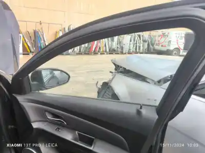 Pièce détachée automobile d'occasion LÉVE GLACE AVANT DROIT pour CHEVROLET CRUZE  Références OEM IAM   