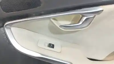 Автозапчастина б/у обработка передніх правіх дверей для volvo v40 cross country d5204t6 посилання на oem iam 1319933  