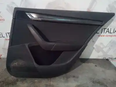 Recambio de automóvil de segunda mano de GUARNECIDO PUERTA TRASERA DERECHA para SKODA OCTAVIA COMBI (5E5) CRM referencias OEM IAM   
