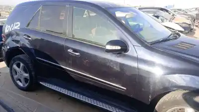 Автозапчасти б/у дверь передняя правая за mercedes-benz clase ml (bm 164) om642940 ссылки oem iam 