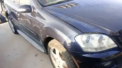 Автозапчасти б/у переднее правое крыло за mercedes-benz clase ml (bm 164) om642940 ссылки oem iam 