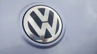 Pièce détachée automobile d'occasion POIGNÉE EXTÉRIEURE DE COFFRE / HAYON pour VOLKSWAGEN PASSAT B6 (3C2)  Références OEM IAM   