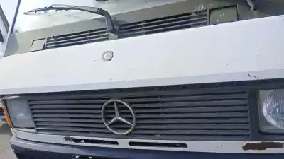 Pezzo di ricambio per auto di seconda mano griglia anteriore per mercedes-benz mb 100 d furgón/combi (631) (1987) 616.963 ii riferimenti oem iam 