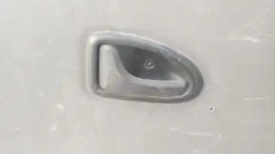 İkinci el araba yedek parçası SOL ARKA IÇ KULP için RENAULT TRAFIC II FURGÓN D-F9Q U7 OEM IAM referansları   