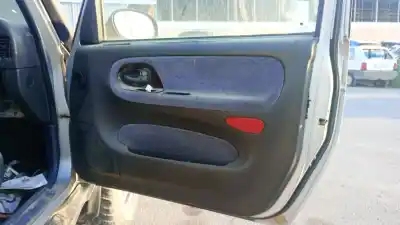 Pièce détachée automobile d'occasion GARNITURE DE PORTE AVANT DROITE pour SSANGYONG KORANDO OM662LA Références OEM IAM   