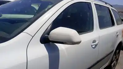 İkinci el araba yedek parçası SOL AYNA için SKODA OCTAVIA II COMBI (1Z5) 2.0 TDI 16V OEM IAM referansları   