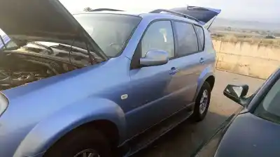 Recambio de automóvil de segunda mano de PUERTA DELANTERA IZQUIERDA para SSANGYONG REXTON D27DT referencias OEM IAM   