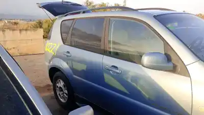 Recambio de automóvil de segunda mano de PUERTA TRASERA DERECHA para SSANGYONG REXTON D27DT referencias OEM IAM   